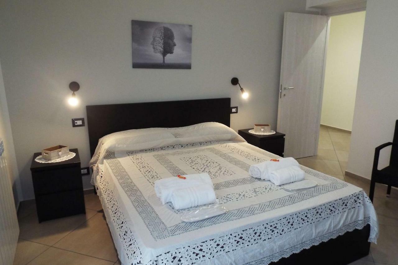 Cefalu Studio Room And Apartments Luaran gambar